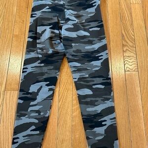 Express Women’s Small Pull On Leggings Camo Print Black Green and Gray